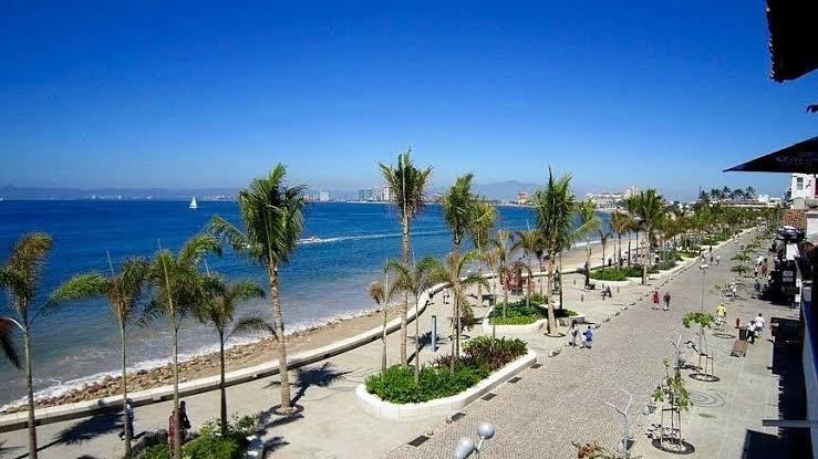 Vendedores “pirata” en playas y malecón de Vallarta Vendedores “pirata” en playas y malecón de Vallarta