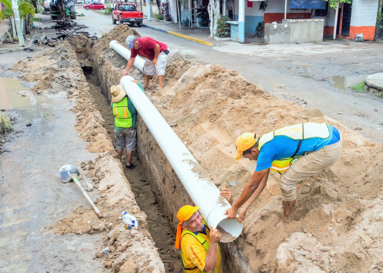 SEAPAL rehabilita línea de agua potable en La Playita