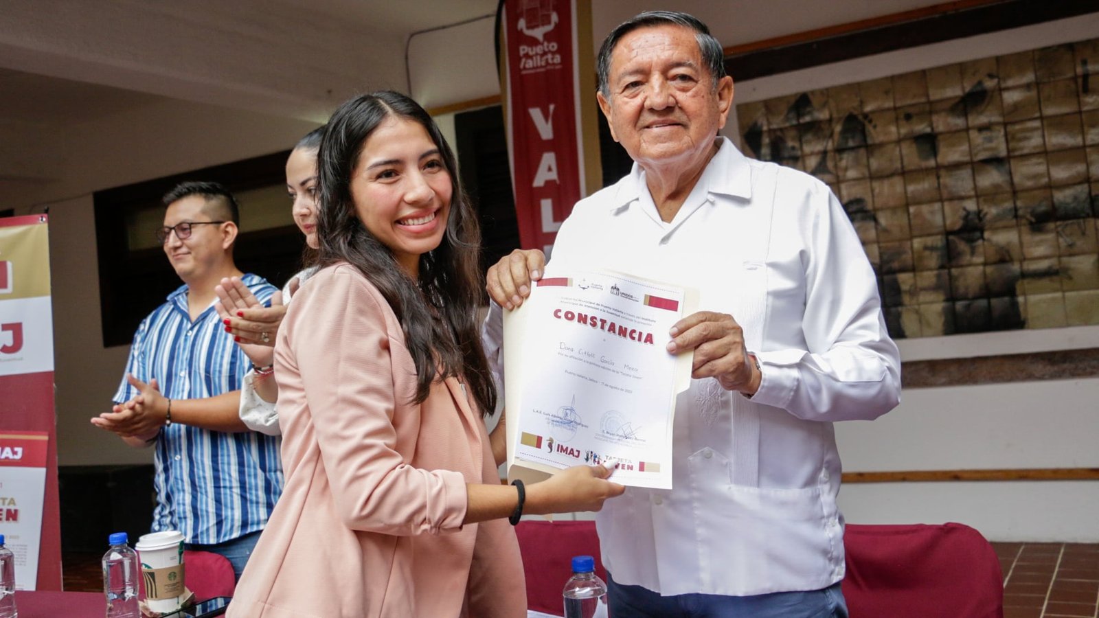 Puerto Vallarta requiere del apoyo de los jóvenes: Profe Michel