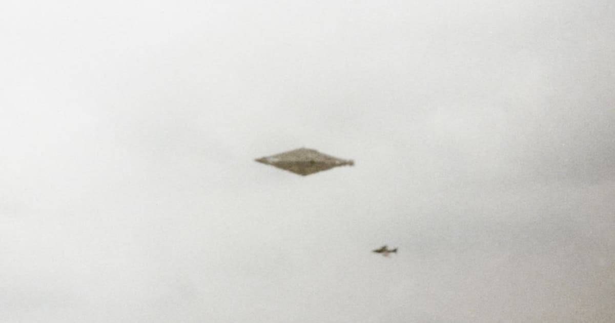 La foto de ovnis “más espectacular jamás capturada” es revelada después de 32 años La foto de ovnis “más espectacular jamás capturada” es revelada después de 32 años