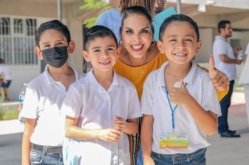 Entrega Mirtha Villalvazo la escuela primaria “Altagracia Mercado”, totalmente equipada Entrega Mirtha Villalvazo la escuela primaria “Altagracia Mercado”, totalmente equipada