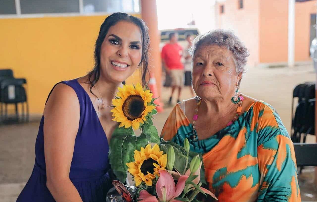 Mirtha Villalvazo se reúne con comerciantes Mirtha Villalvazo se reúne con comerciantes