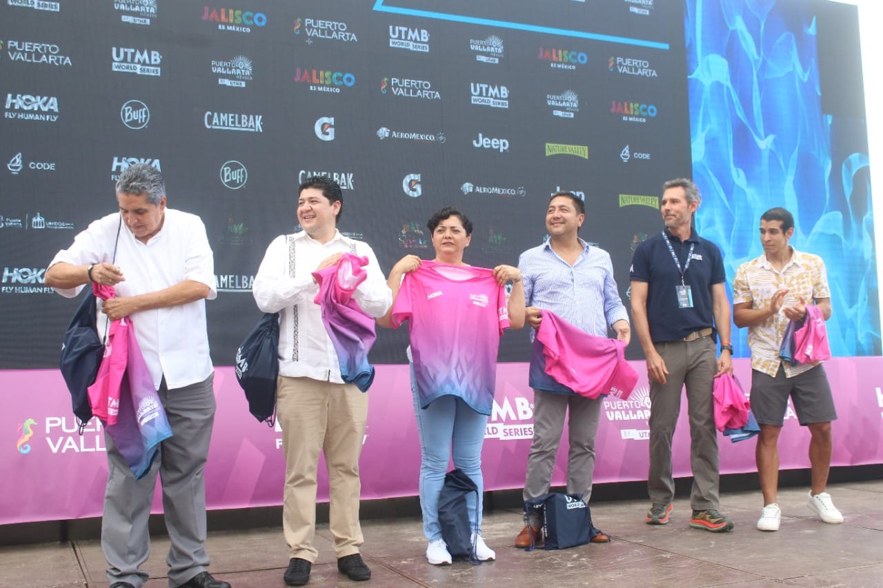 Realizan apertura oficial de la competencia de senderismo UTMB