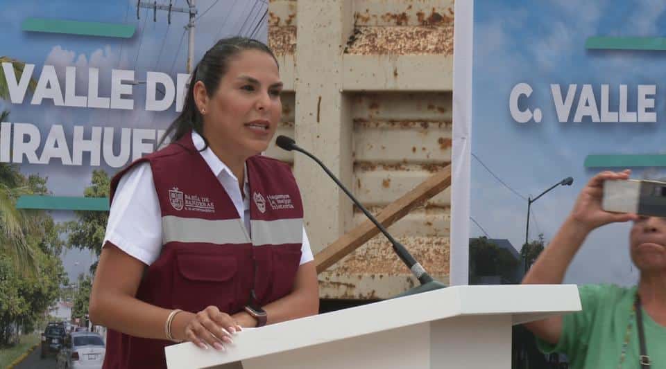 Denuncia Mirtha Villalvazo calles inconclusas en Valle Dorado