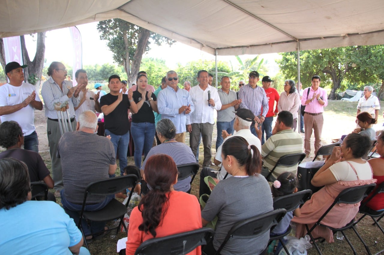 Realizan mejoras en parque de la colonia Lomas de En medio Realizan mejoras en parque de la colonia Lomas de En medio
