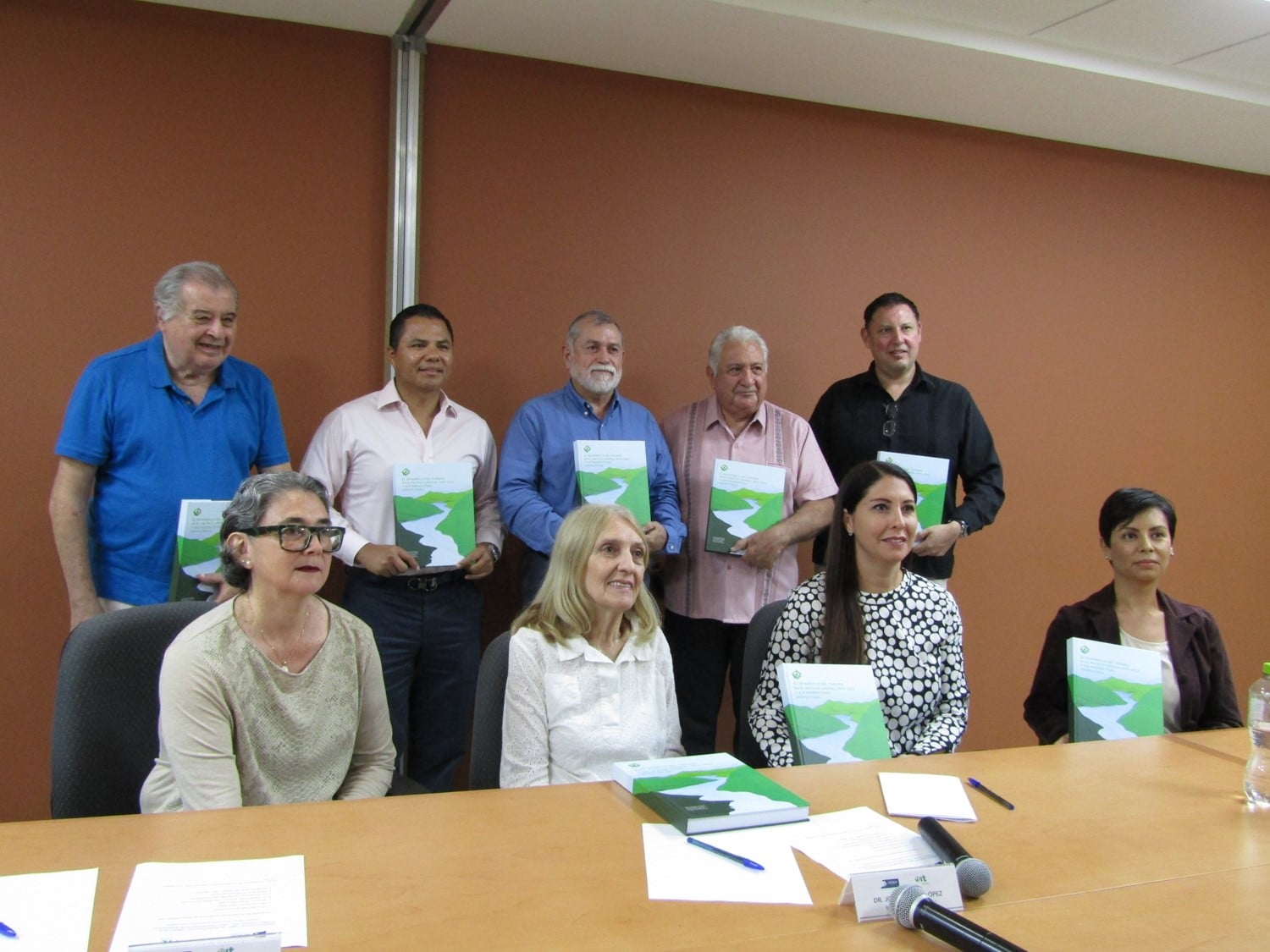 AEBBA y el OIT presentan libro de 52 años del desarrollo turístico de Puerto Vallarta y Bahía de Banderas