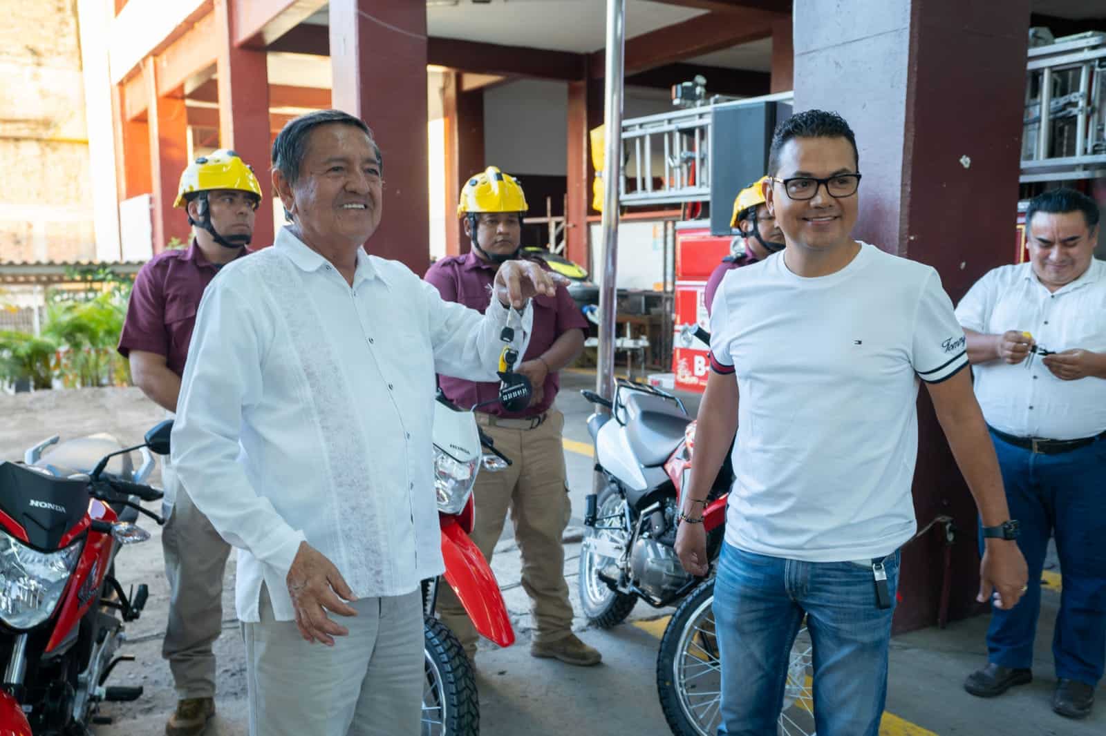 Donan motocicletas al gobierno del Profe Michel Donan motocicletas al gobierno del Profe Michel