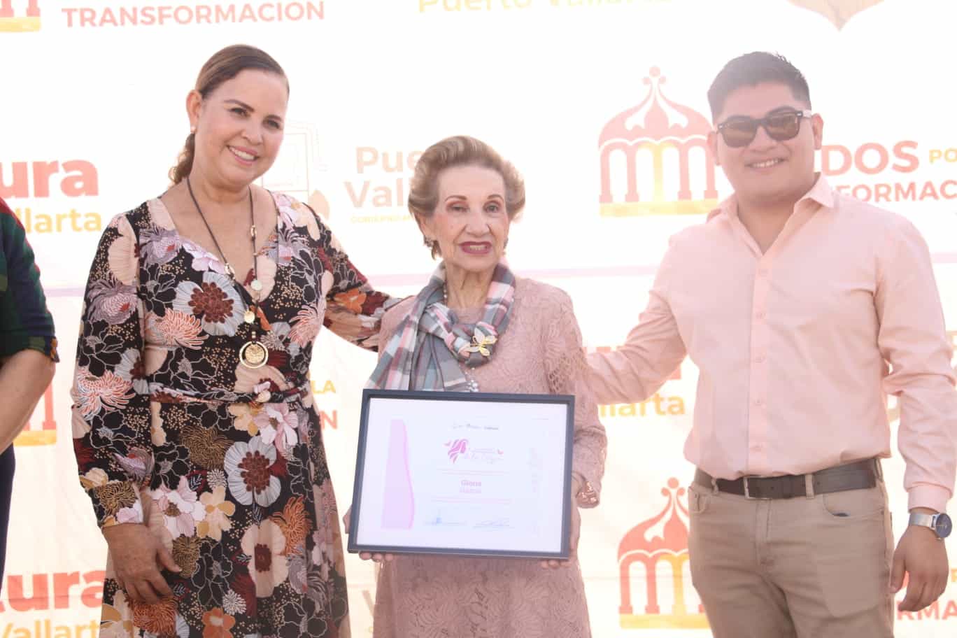 Gobierno del Profe Michel reconoce a destacadas mujeres vallartenses 1 reconocimientos