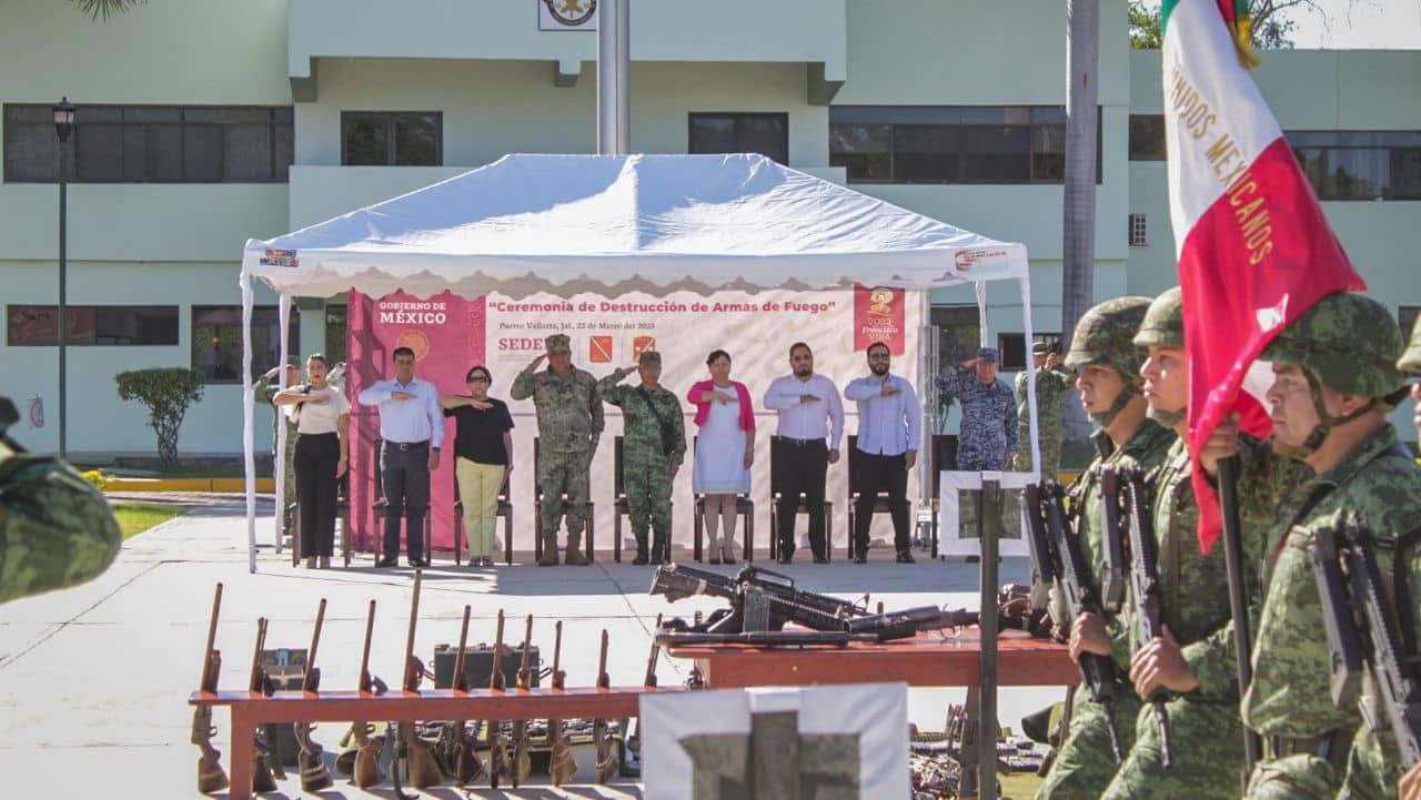 Destruyen más de 100 armas de fuego, cargadores y cartuchos 1 asistentes