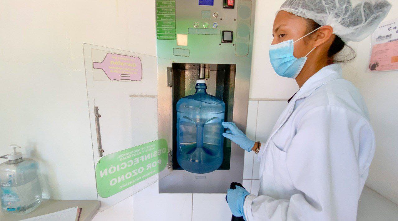 Llenan más de 40 mil garrafones gratuitos en los Aguamáticos de SEAPAL 1 especialistas