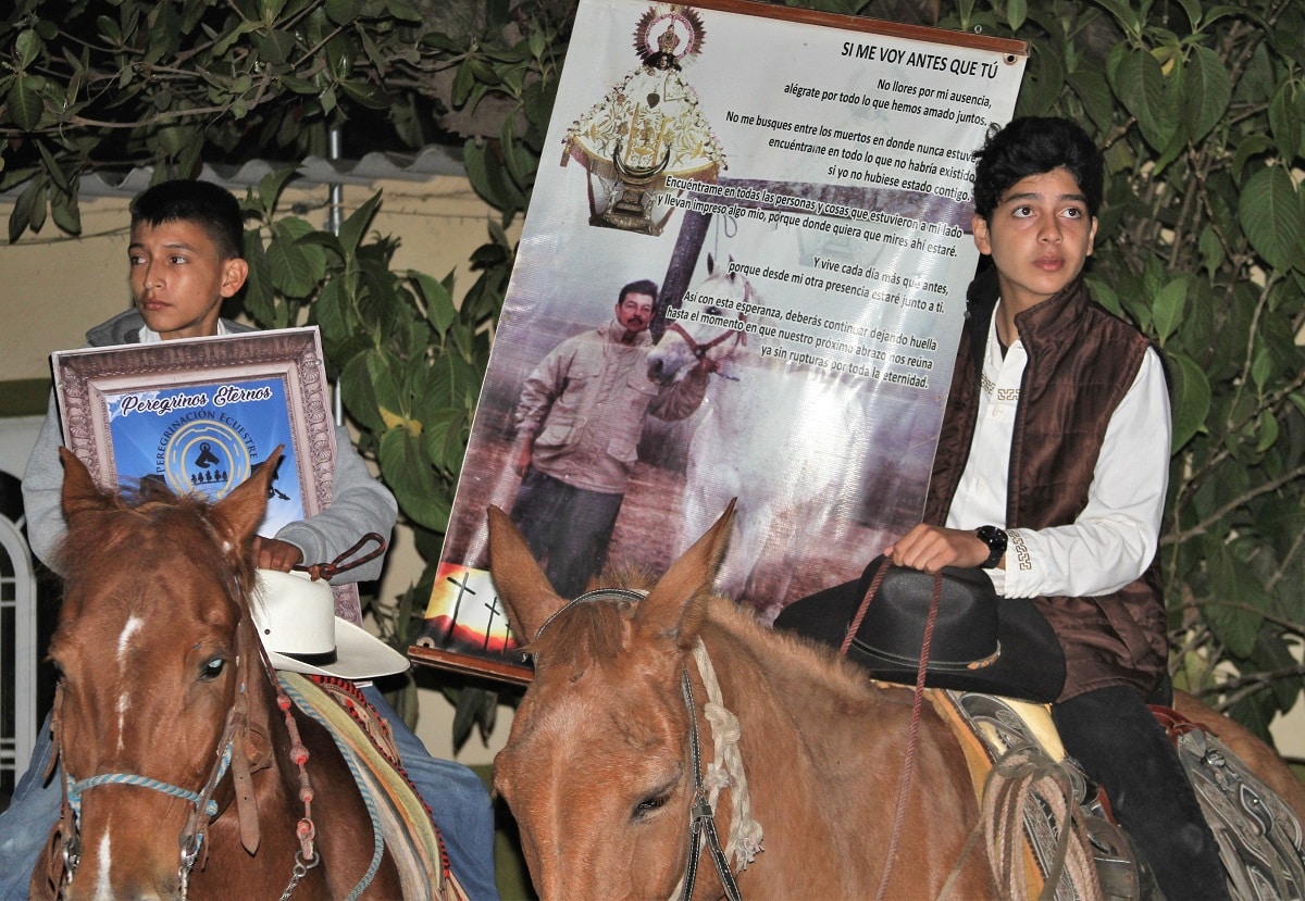 Suman peregrinos a caballo 46 años de dar gracias a la Virgen del Rosario de Talpa