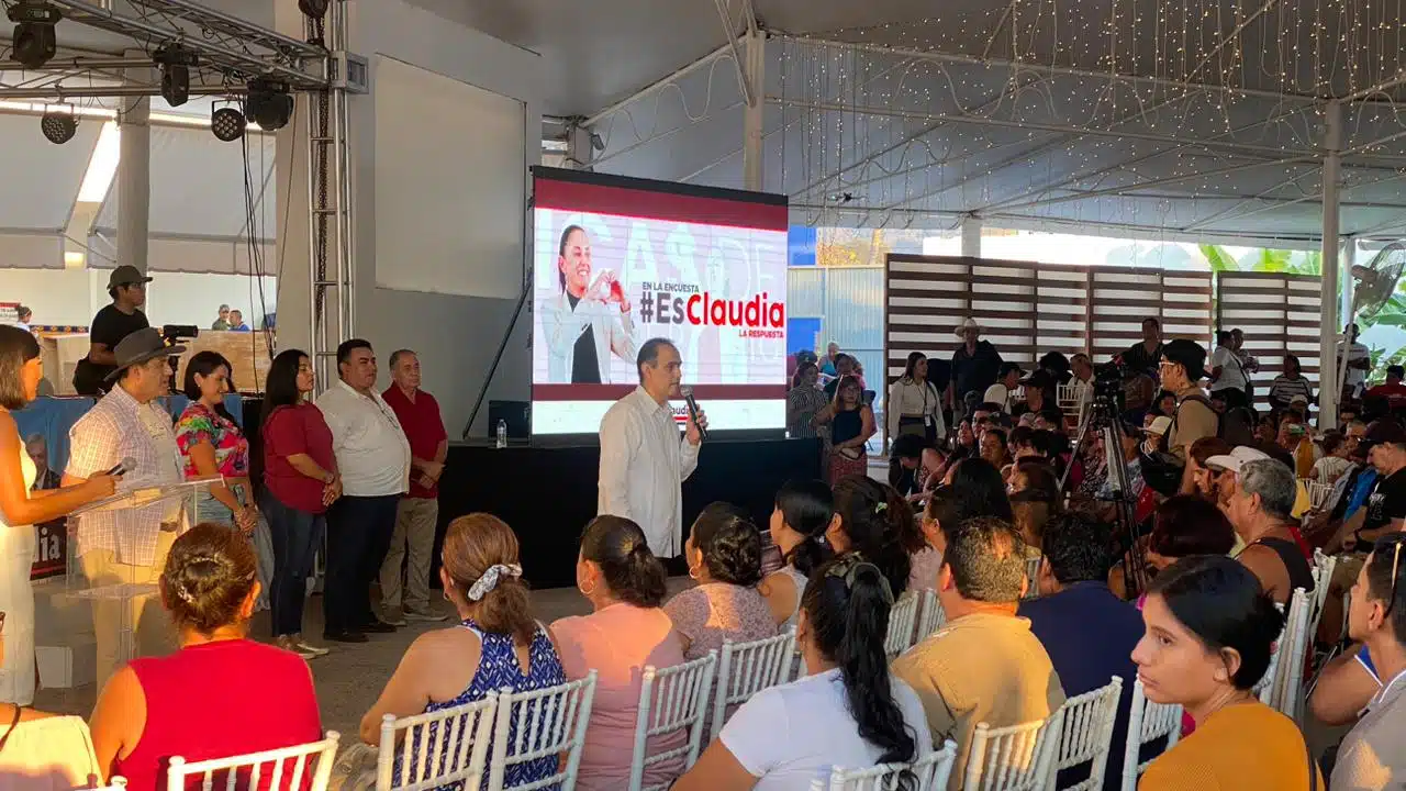 El coordinador de la campaña "Es Claudia" en Jalisco, Ernesto Palacios Cordero, apoyo a Claudia Sheinbaum