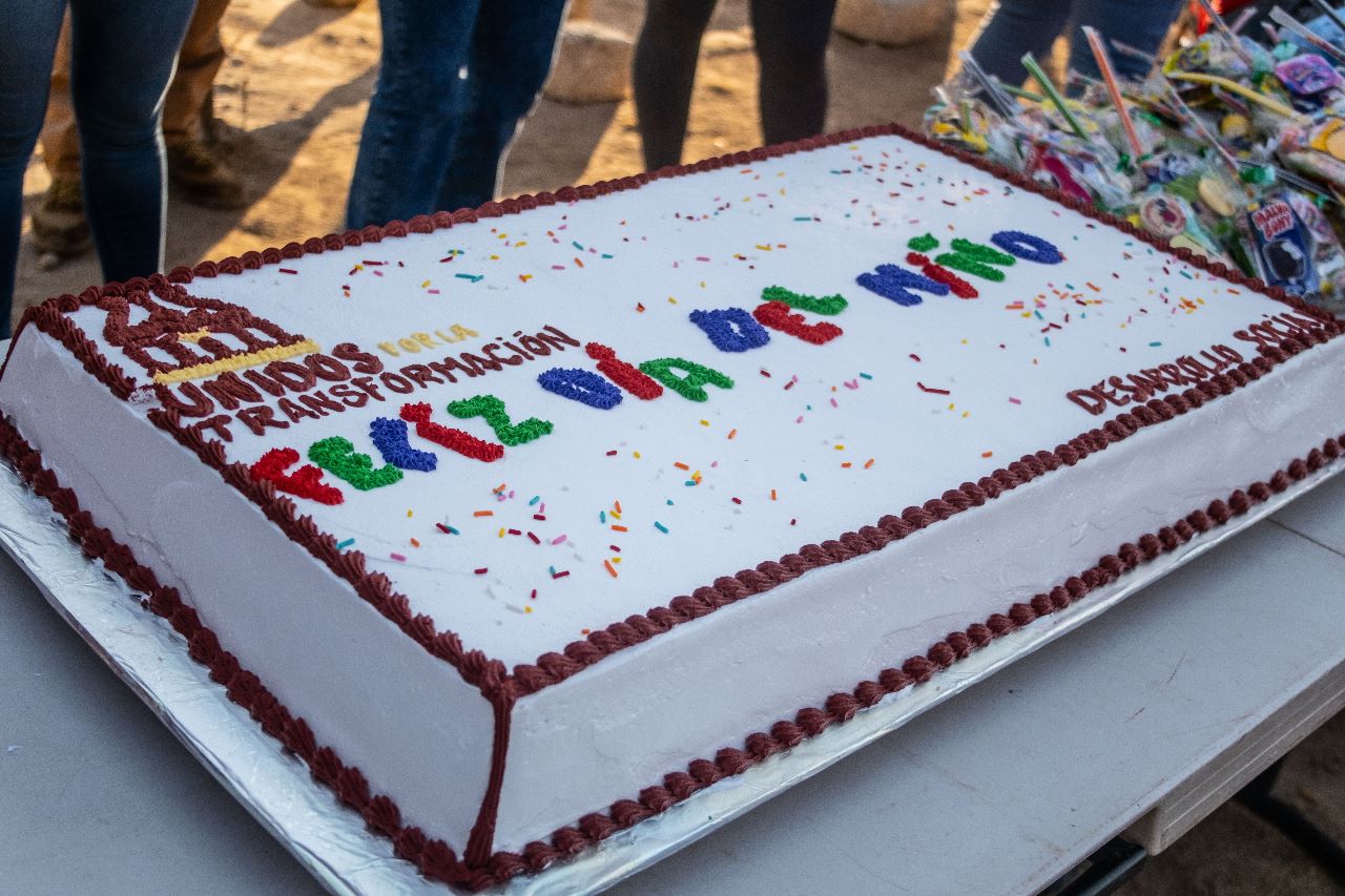 Decenas de niños disfrutaron de divertido festival 1 pastel