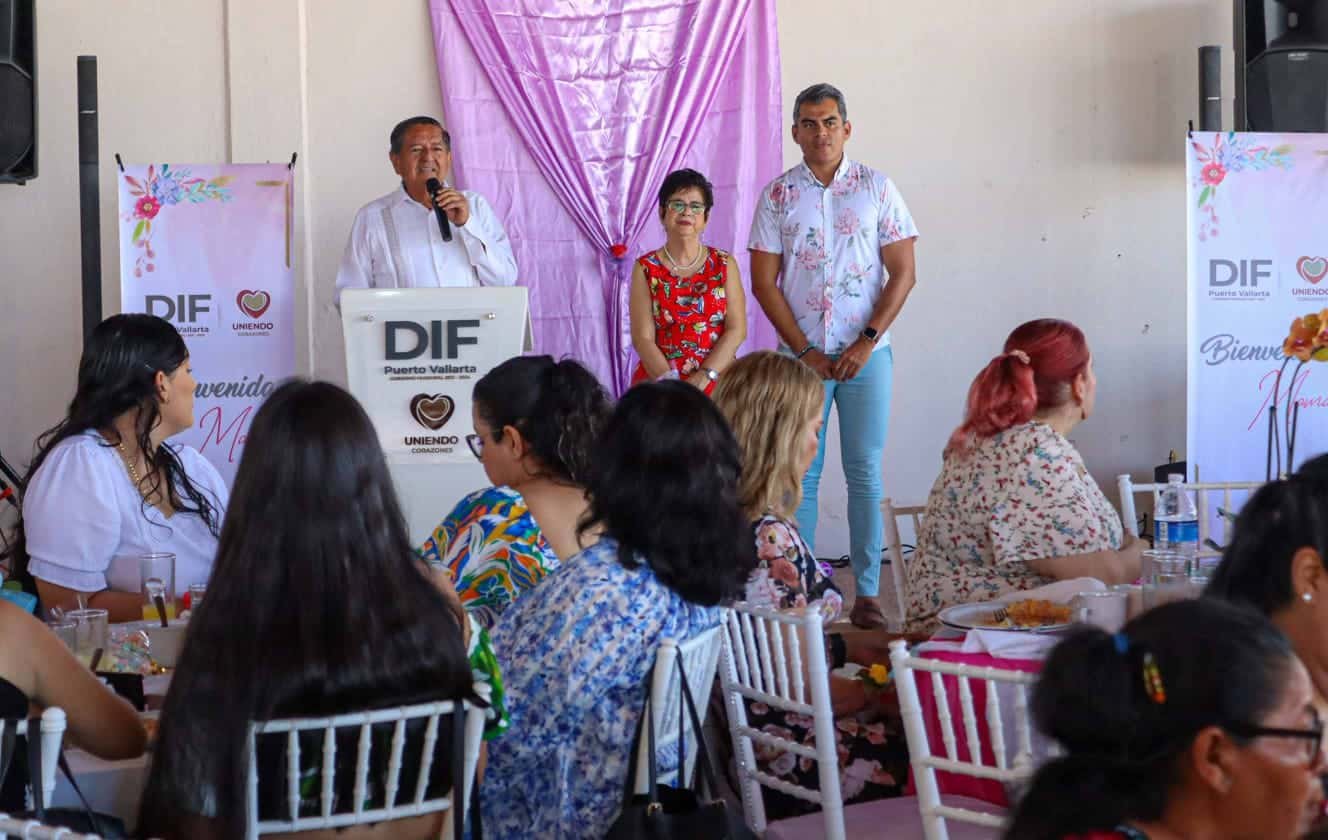 Con cálido festejo mamás de DIF celebraron su día
