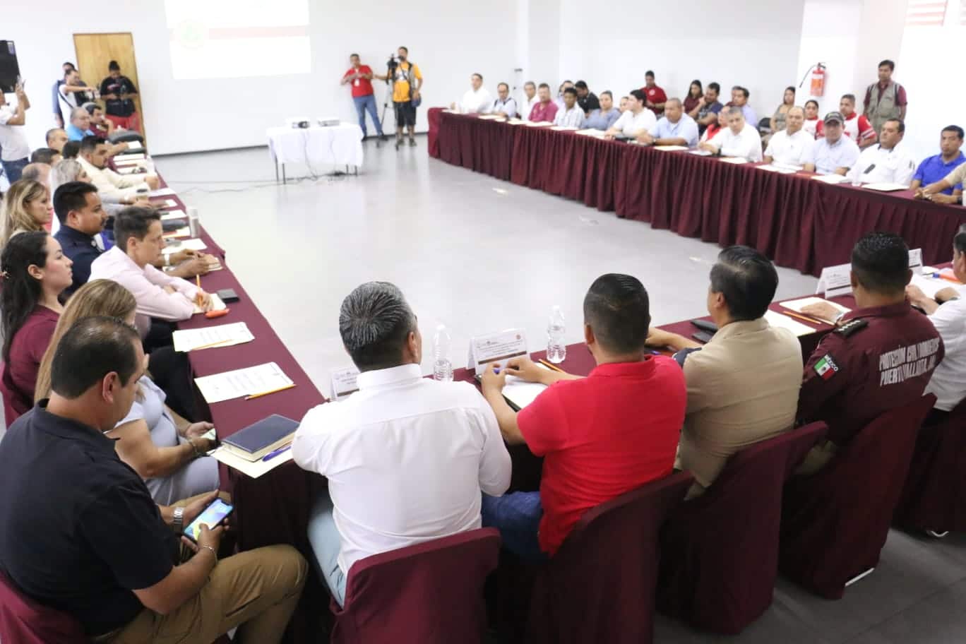 Instalan en sesión permanente el Consejo Municipal de Protección Civil Instalan en sesión permanente el Consejo Municipal de Protección Civil