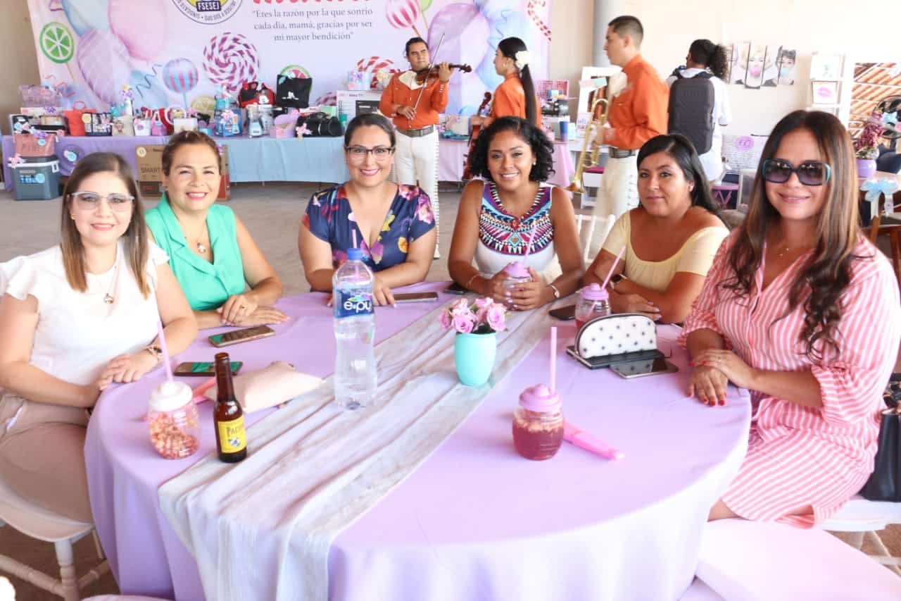 Reconocimiento a las madres trabajadoras del Ayuntamiento: Un ameno festejo encabezado por el Profe Michel 1 Reconocimiento