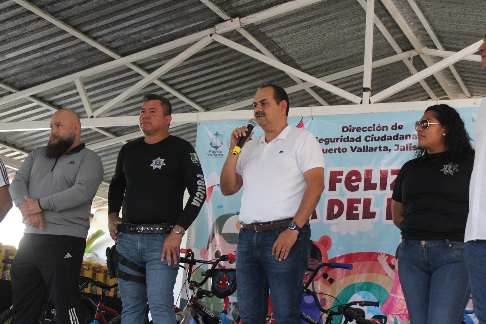 Comisaría festejó a todos los niños de la dirección de Seguridad Ciudadana Comisaría festejó a todos los niños de la dirección de Seguridad Ciudadana