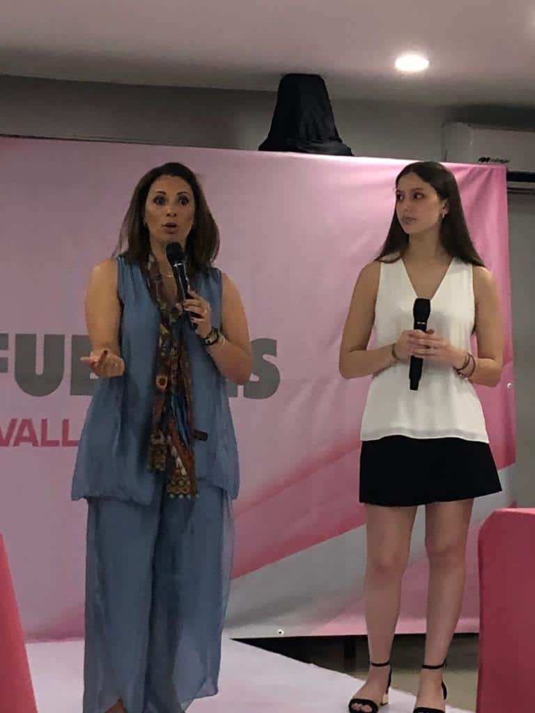 Daniela Santibáñez, directora de Live Now! expuso el tema “Ciudadanía Digital: Una herramienta de transformación digital en nuestra sociedad”, acompañada por Natalia Tron.