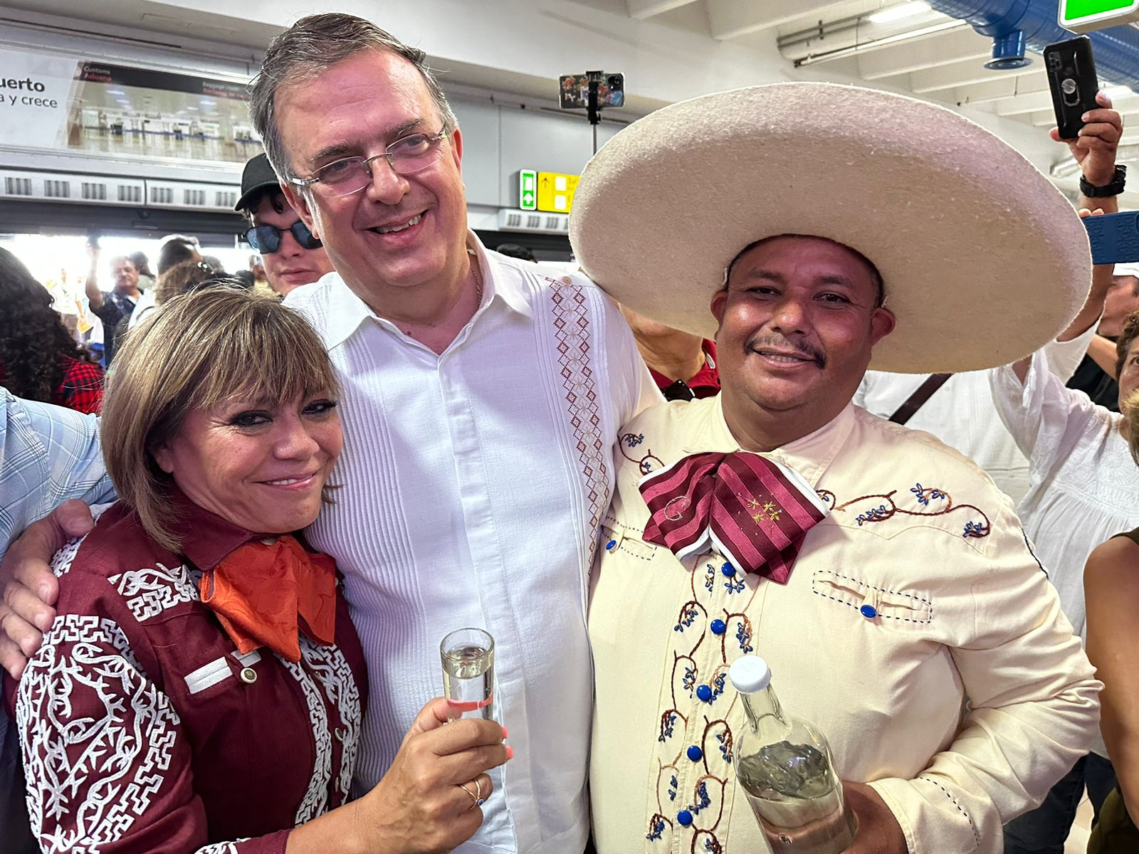 Marcelo Ebrard en Puerto Vallarta