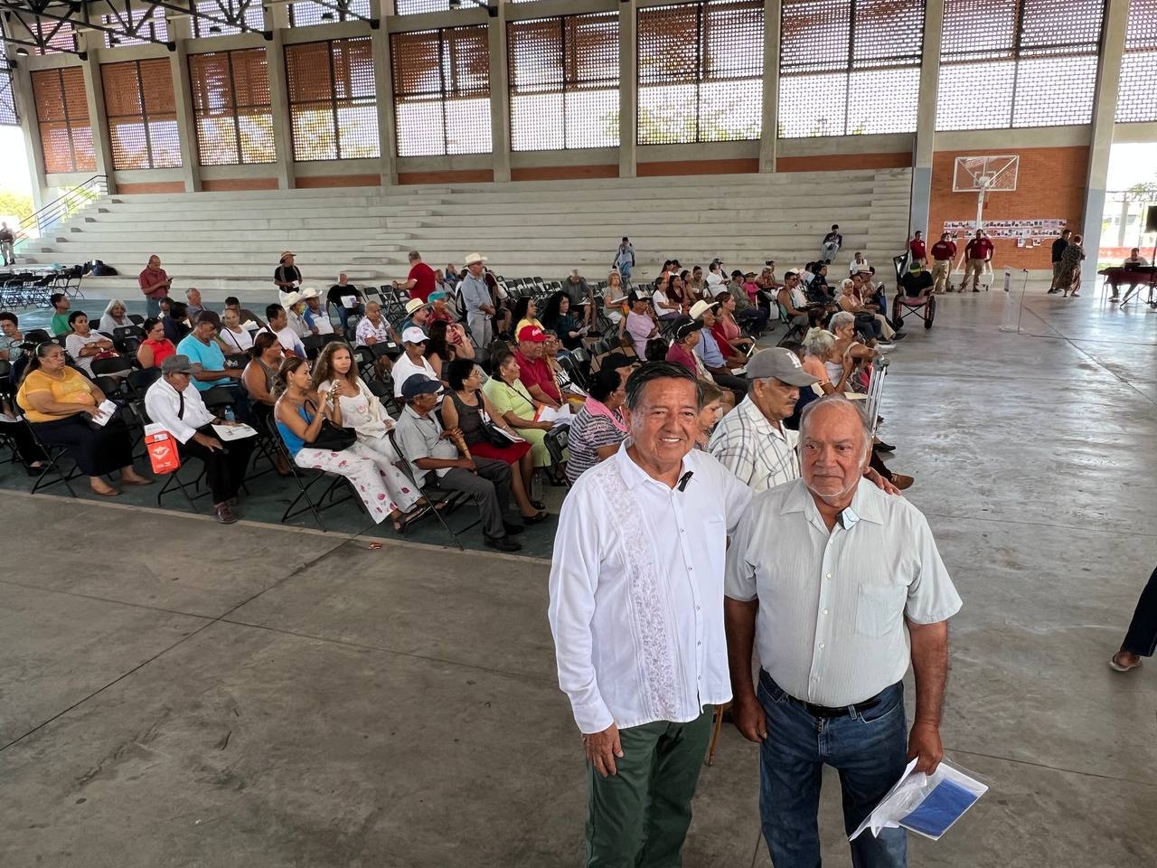 Alcalde de Puerto Vallarta Atestigua la Entrega de Apoyos a Adultos Mayores Alcalde de Puerto Vallarta Atestigua la Entrega de Apoyos a Adultos Mayores