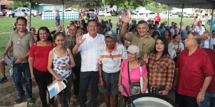 Programas sociales beneficia a 150 familias vallartenses