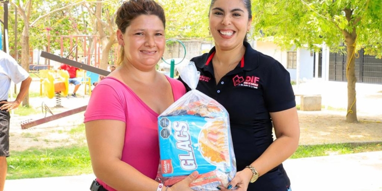 Entrega despensas y enceres domésticos a familias de Bahía de Banderas Entrega despensas y enceres domésticos a familias de Bahía de Banderas
