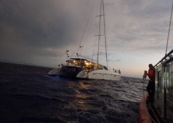 Operativo de Rescate: Marina auxilia embarcación a la deriva cerca de Punta de Mita