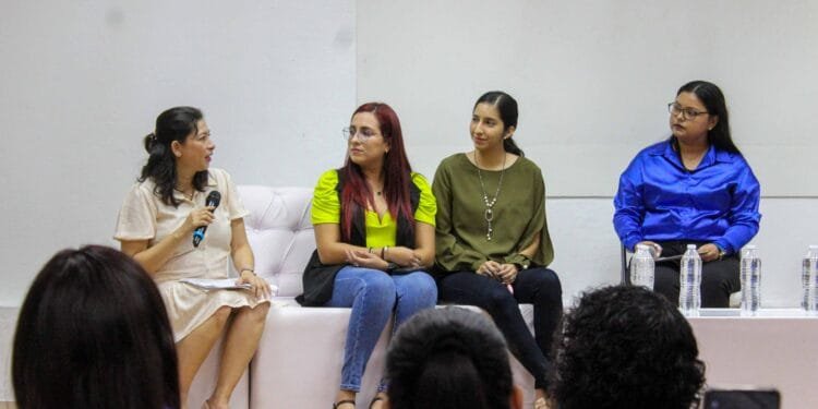 Reconocimiento a la labor del trabajo social en jornada conmemorativa