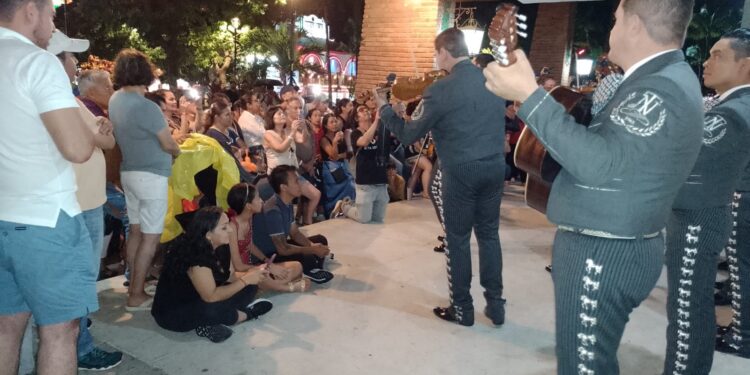 Mariachi Nuevo Tecalitlán conquista con su música en encuentro internacional Mariachi Nuevo Tecalitlán conquista con su música en encuentro internacional