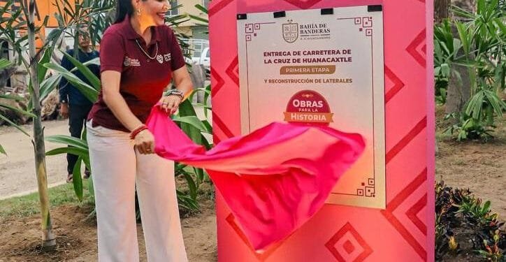 Villalvazo cumple: Entrega primera etapa de la Carretera en La Cruz de Huanacaxtle