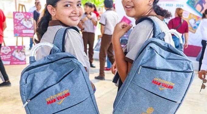 Inician entrega de útiles escolares en el programa «Con Educación Hay Transformación»