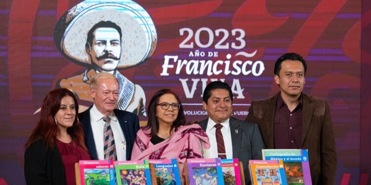 Editoriales españolas financian campaña sucia contra los libros de texto Editoriales españolas financian campaña sucia contra los libros de texto