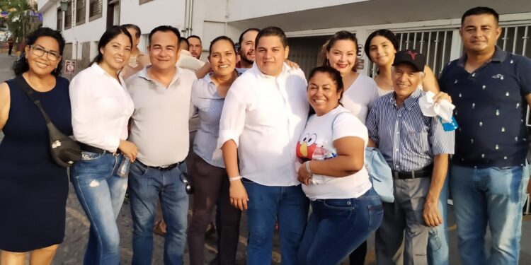 En la consulta, hubo traición hacia la gente: Carlos Martínez