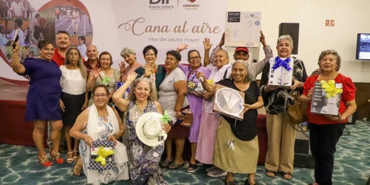 El DIF de Puerto Vallarta celebra a los adultos mayores con la tradicional «Cana al Aire»