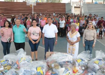 Entregan en Vallarta ayuda alimentaria a familias necesitadas en Ixtapa