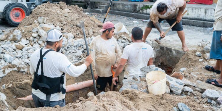 Restablecen el suministro de agua en colonias Centro y El Cerro Restablecen el suministro de agua en colonias Centro y El Cerro