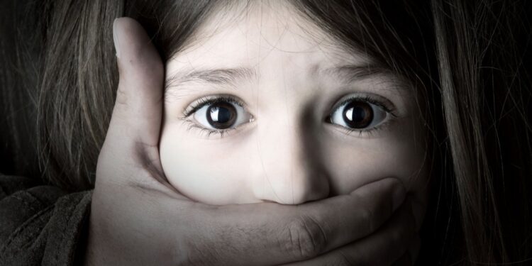 Los medios franceses realizan una campaña contra el incesto