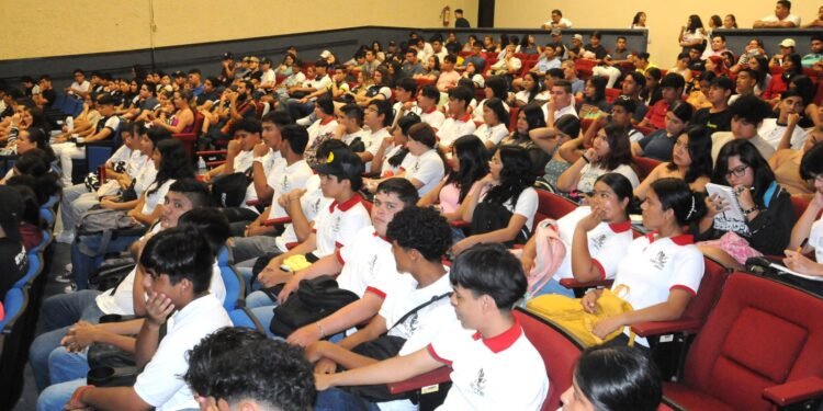 Vallarta requiere el aporte de jóvenes al sector turístico de la ciudad