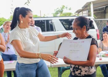 Apoyo a la tercera edad: Entrega de despensas en Tapachula