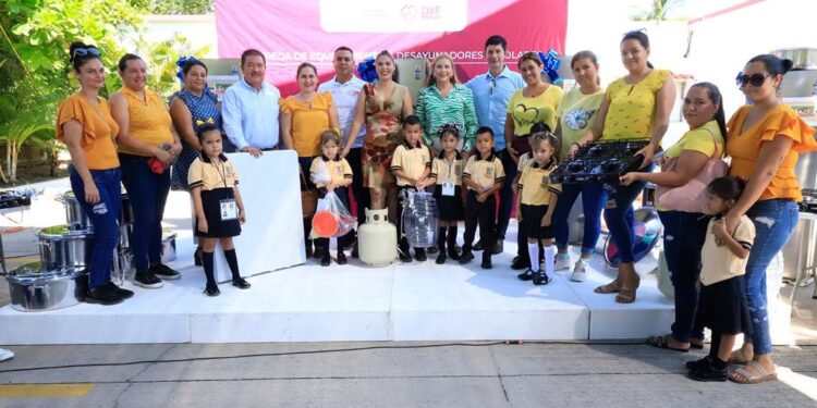 DIF de Bahía de Banderas equipa cocinas escolares para programa de alimentación