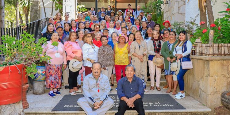 Cumple Villalvazo con viaje de regalo a Guanajuato para clubes de la tercera edad Cumple Villalvazo con viaje de regalo a Guanajuato para clubes de la tercera edad