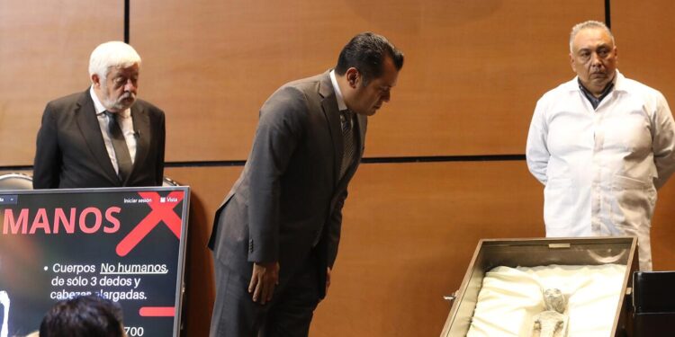 Experto presenta supuestos seres «no humanos» en la primera audiencia pública sobre OVNIS en México Experto presenta supuestos seres «no humanos» en la primera audiencia pública sobre OVNIS en México