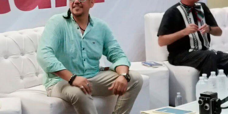 Gran presentación de «Jardín», la nueva obra del poeta vallartense Raúl Gibrán