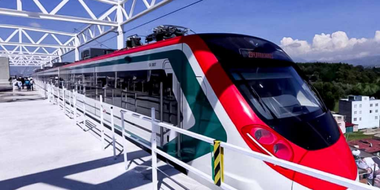 Se mueven trenes para pasajeros: Inauguran «El Insurgente» y prueban el Tren Transístmico