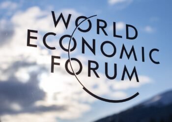 Científico del  Foro Económico Mundial dice que una ‘dictadura global fuerte’ debe despoblar el mundo en un 86%