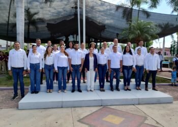 Ayuntamiento de Badeba entrega seis nuevas camionetas a Direcciones