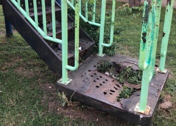 Valle Dorado solicita apoyo para renovar los juegos infantiles de la plaza principal