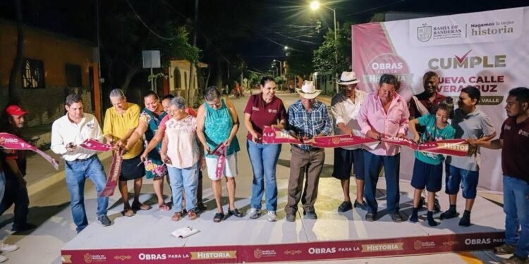 Inauguran pavimentación y alumbrado en la Calle Veracruz de San José del Valle