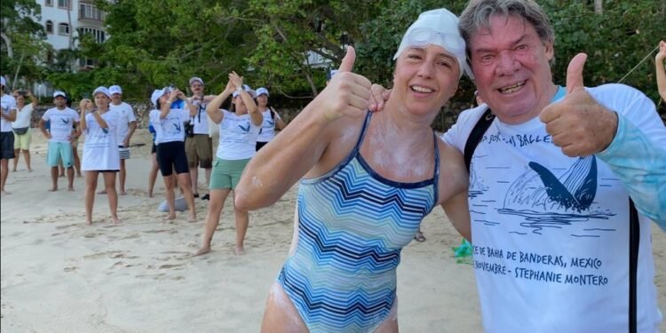 Logra hazaña de nado Stephanie Montero en la Bahía de Banderas