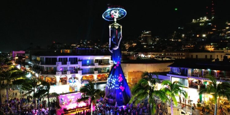 Encienden la catrina monumental, que va por otro Récord Guinness